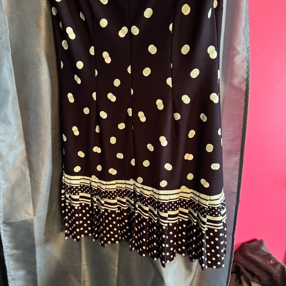 Sandra Darren Women’s Mint Green and Black Sheath Pleated Dress Size 12 - Picture 4 of 12